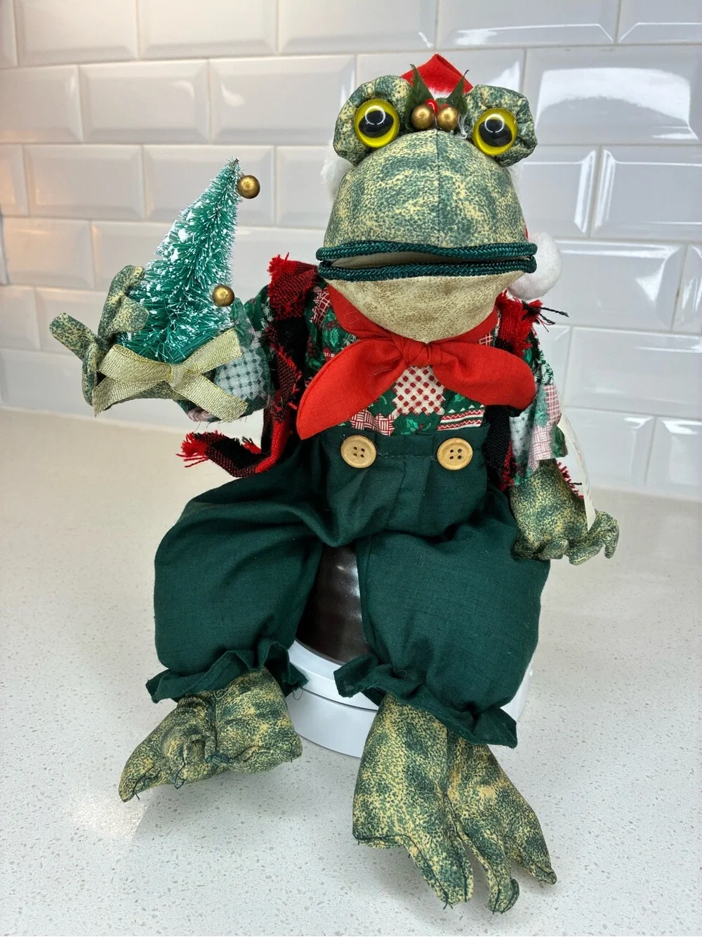 VTG  Christmas Berkeley Designs Singing Croaking Musical Sitting Frog